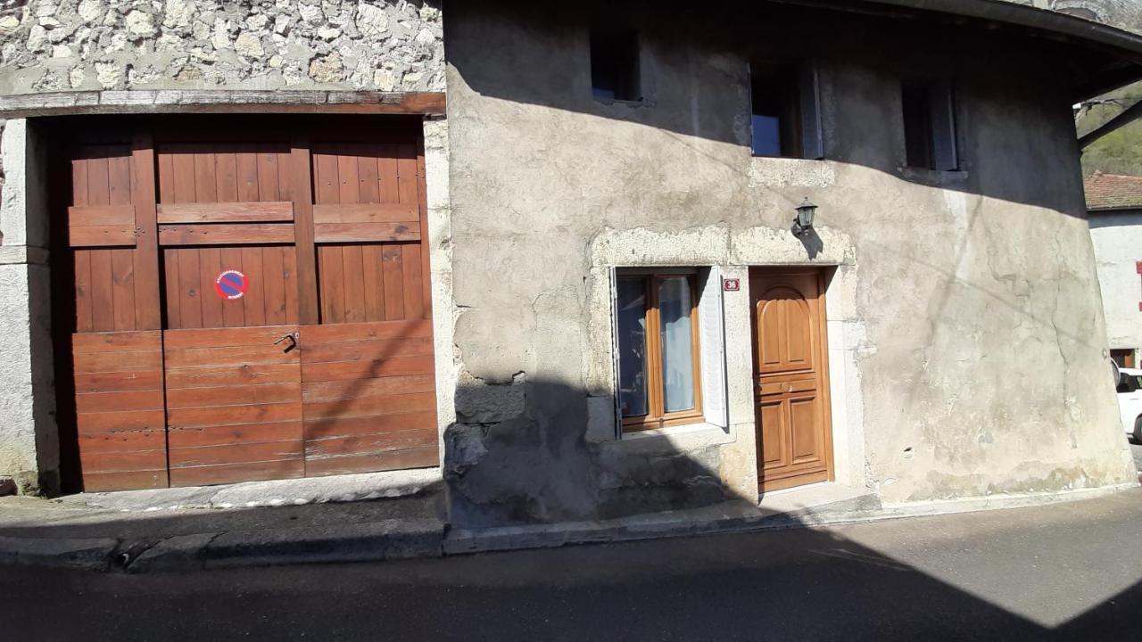 Petite Maison De Village Situee Entre Lacs, Cascades Et Montagnes Virieu-le-Grand Exterior foto